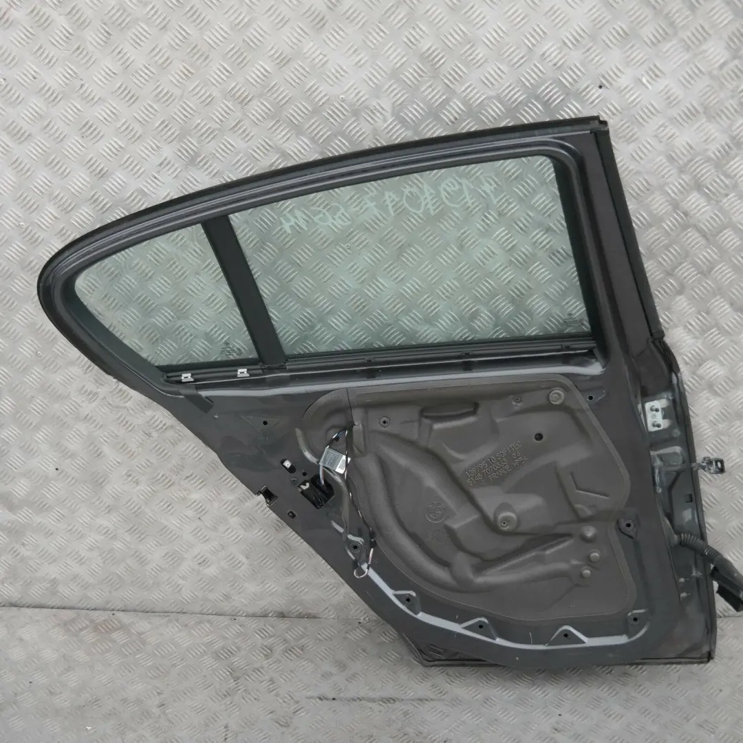 Puerta Trasera Izquierda Sparkling Graphite Metallic - A22 para BMW 14 E87 E87N con número de pieza 7191017 BMW 14 E87 E87N Puerta Trasera Izquierda Sparkling Graphite Metallic - A22 - SKU 7191017-SG14 - Número de pieza 7191017