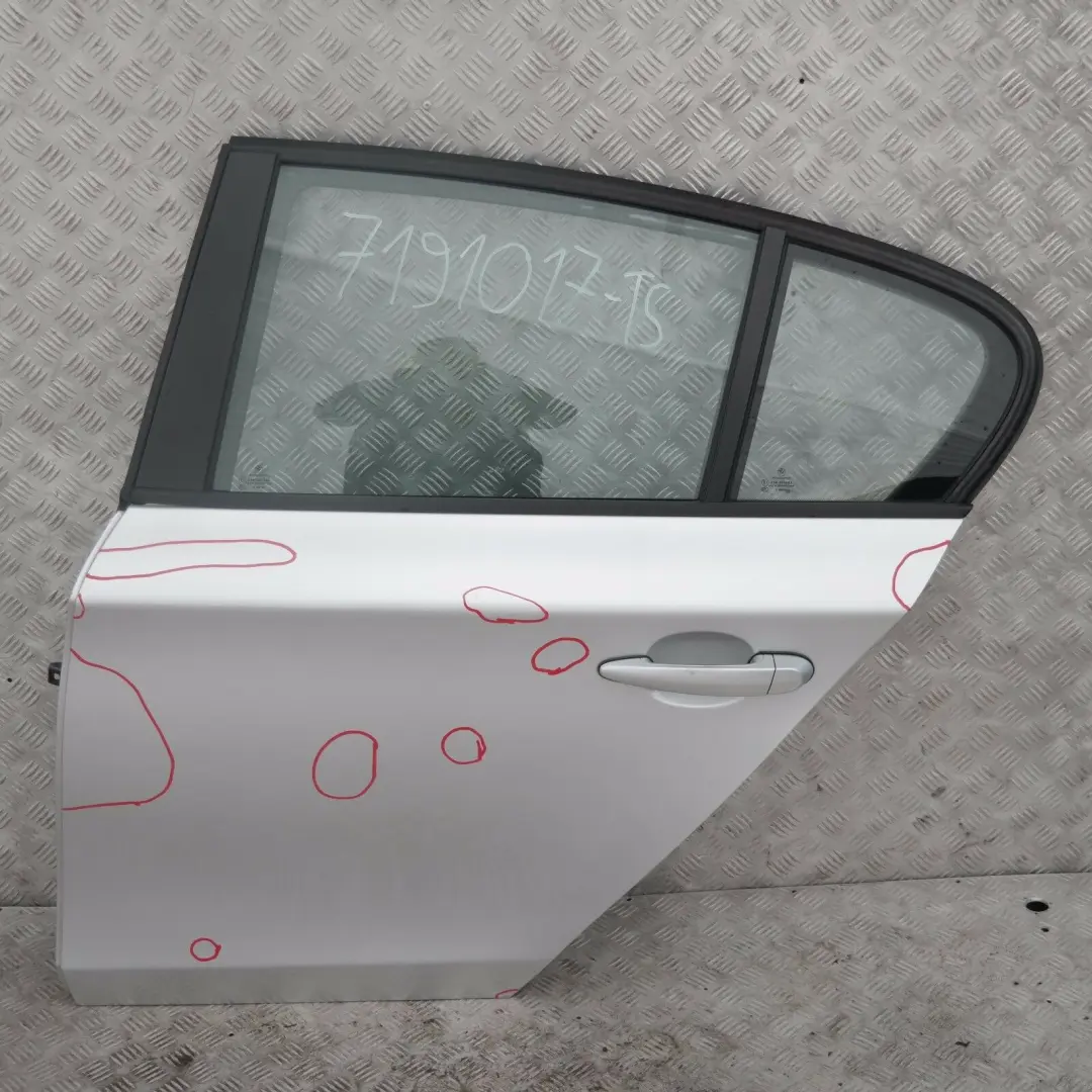 Puerta Trasera Izquierda Titansilber Silber Silver Metallic 354 para BMW E87 E87N con número de pieza 7191017 BMW E87 E87N Puerta Trasera Izquierda Titansilber Silber Silver Metallic 354 - SKU 7191017-TS - Número de pieza 7191017