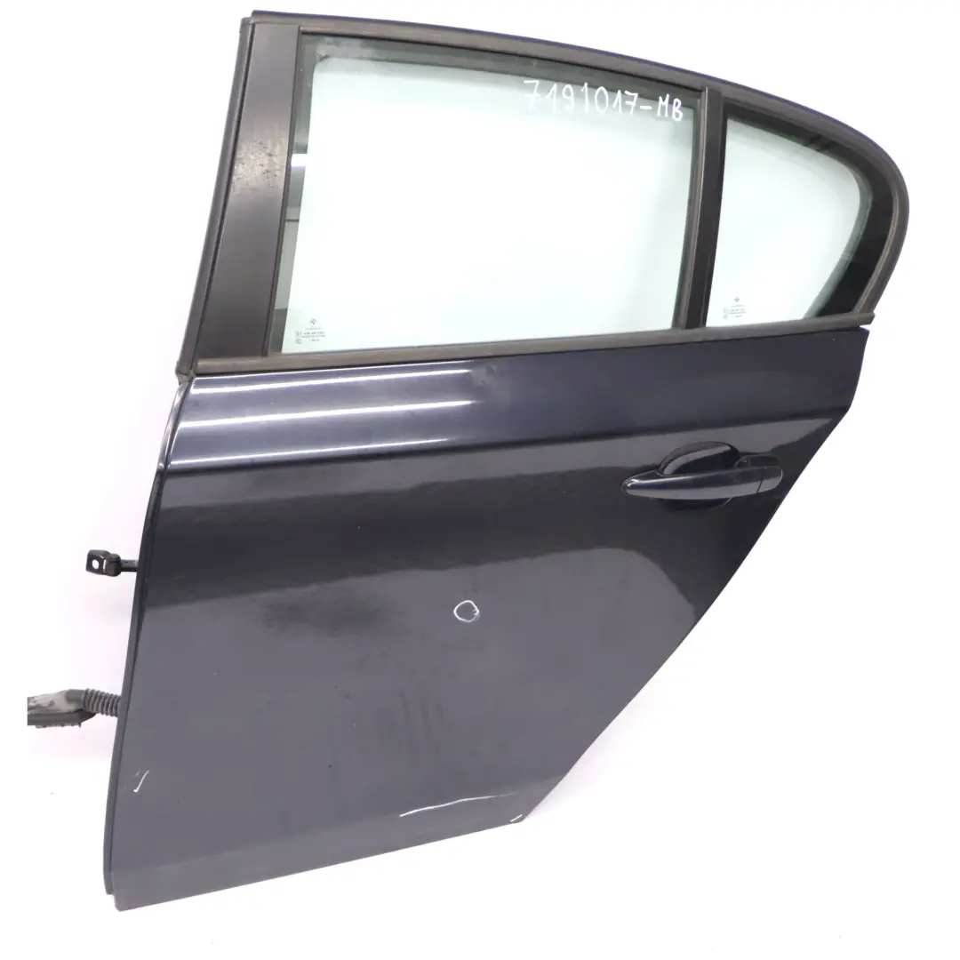 Porta posteriore sinistra Monacoblau Monaco Blue Metallic - A35 per BMW E87 con numero di parte 7191017 BMW E87 Porta posteriore sinistra Monacoblau Monaco Blue Metallic - A35 - SKU 7191017-MB - Numero di parte 7191017