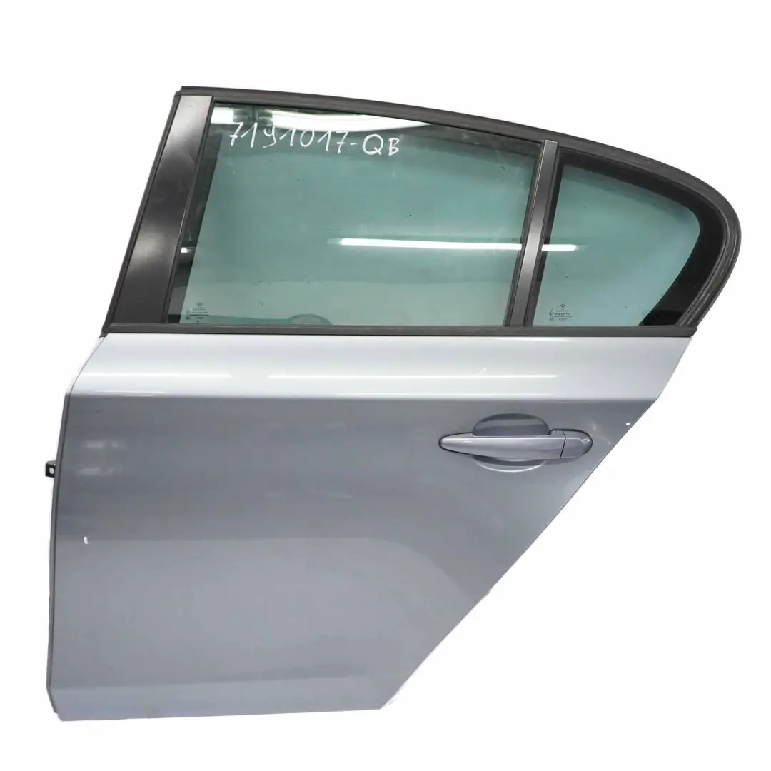 Puerta Trasera Izquierda Quarzblau Azul Metalizado - A18 para BMW E87 con número de pieza 41527191017 BMW E87 Puerta Trasera Izquierda Quarzblau Azul Metalizado - A18 - SKU 7191017-QB - Número de pieza 41527191017