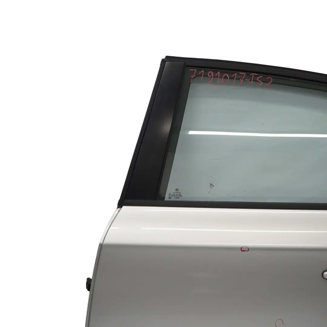 Cote Conducteur Porte Arriere Gauche Argent Titane Metallise pour BMW E87 LCI à propos du numéro de pièce 7191017 BMW E87 LCI Cote Conducteur Porte Arriere Gauche Argent Titane Metallise - SKU 7191017-TS2 - Numéro de pièce 7191017