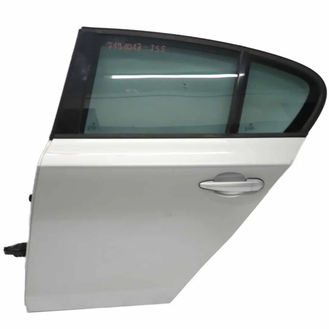 Porta Posteriore Sinistra Titansilber Silber Silver Metallic - 354 per BMW E87 con numero di parte 7191017 BMW E87 Porta Posteriore Sinistra Titansilber Silber Silver Metallic - 354 - SKU 7191017-TS5 - Numero di parte 7191017