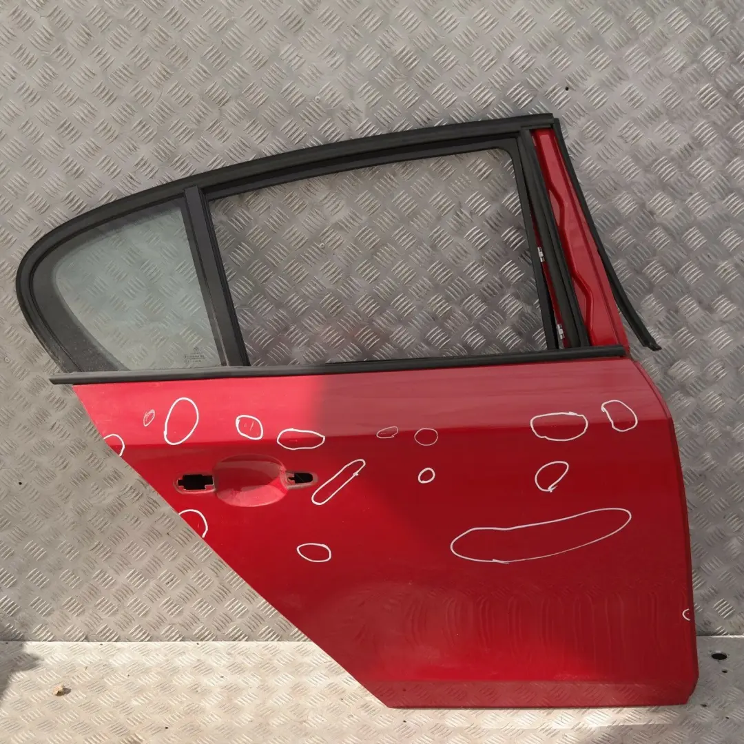 Puerta trasera derecha Karmesinrot Red Rot - A61 para BMW E87 con número de pieza 41527191018 BMW E87 Puerta trasera derecha Karmesinrot Red Rot - A61 - SKU 7191018-KAR2 - Número de pieza 41527191018