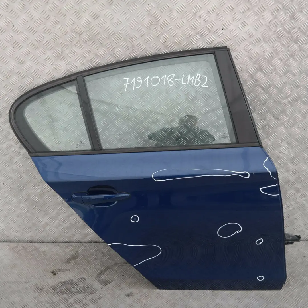 Passeggero Portiera Posteriore Destra le Mans Blu Metallic 381 per BMW E87 LCI con numero di parte 7191018 BMW E87 LCI Passeggero Portiera Posteriore Destra le Mans Blu Metallic 381 - SKU 7191018-LMB2 - Numero di parte 7191018