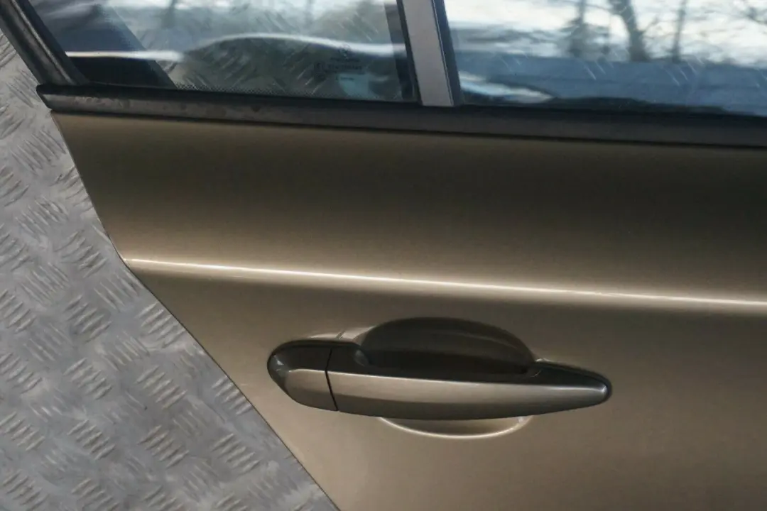 BMW E87 E87N 5 Puerta Trasera Derecha Sonora Metallic - A23 - SKU 7191018-SON5 - Número de pieza 7191018