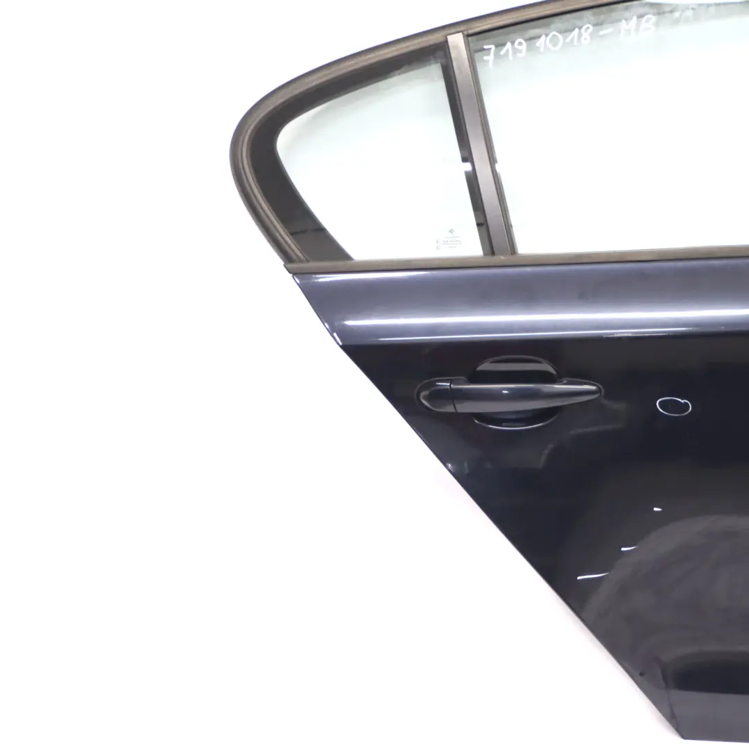 Puerta Trasera Derecha Monacoblau Azul Monaco Metalizado - A35 para BMW E87 con número de pieza 7191018 BMW E87 Puerta Trasera Derecha Monacoblau Azul Monaco Metalizado - A35 - SKU 7191018-MB - Número de pieza 7191018