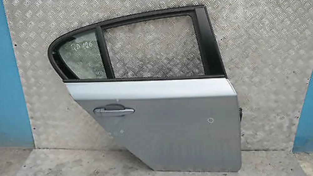 BMW 1 SERIES 3 E87 E87N Door Rear Right O/S Quarzblau Blau Blue Metallic A18