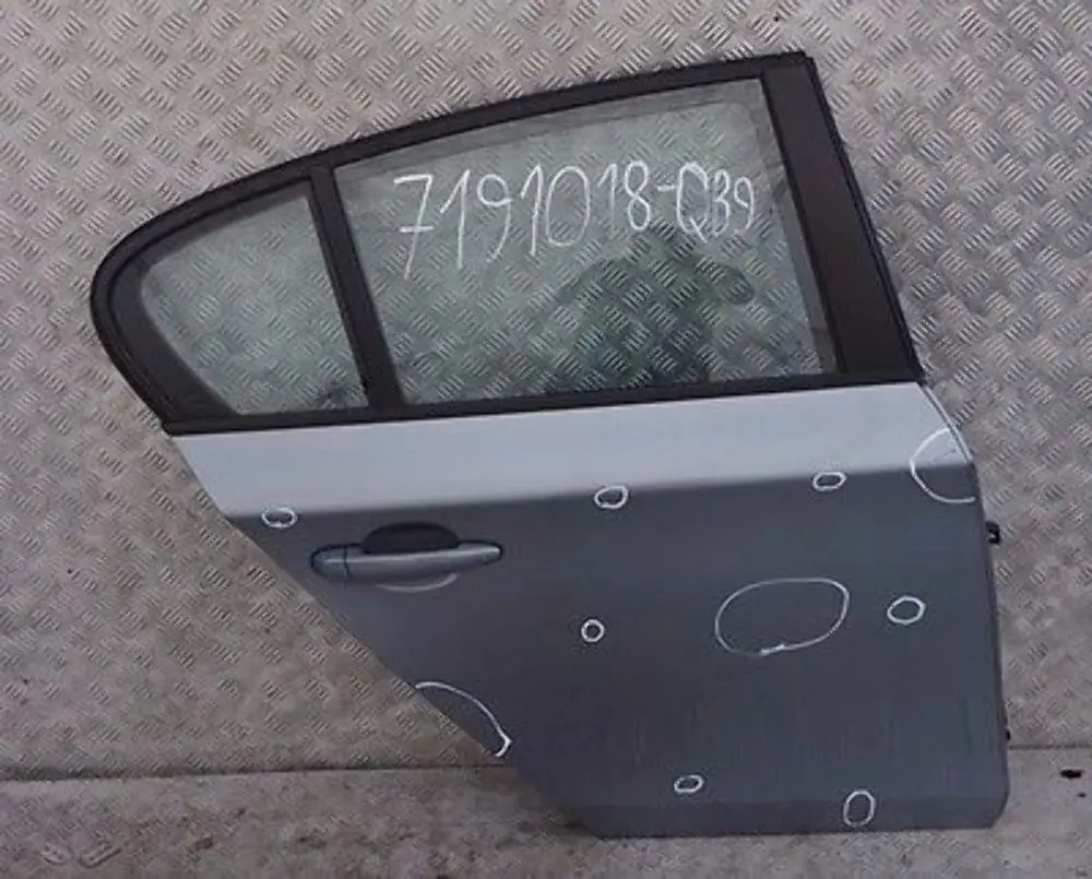 BMW 1 SERIES 9 E87 E87N Door rear right O/S Quarzblau Blau Blue Metallic A18