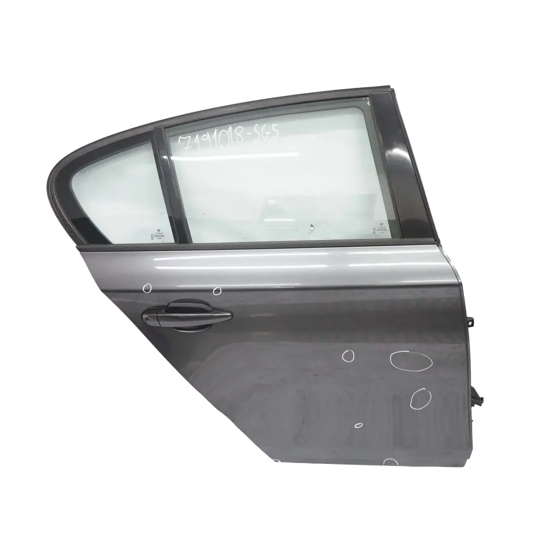 Puerta Trasera Derecha Grafito Brillante Metalizado - A22 para BMW E87 con número de pieza 7191018 BMW E87 Puerta Trasera Derecha Grafito Brillante Metalizado - A22 - SKU 7191018-SG5 - Número de pieza 7191018