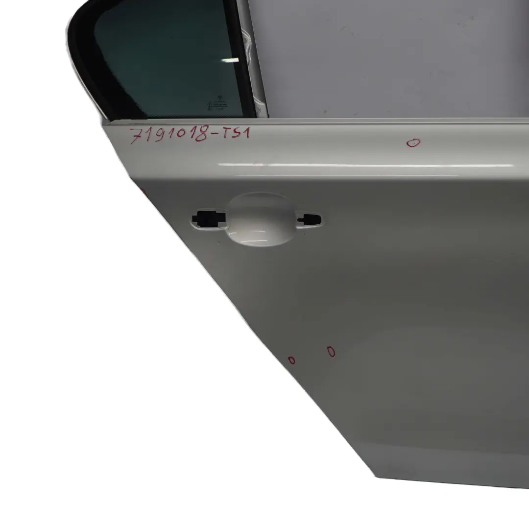 Porta Posteriore Destra Titansilber Titan Silver Metallic - 354 per BMW E87 con numero di parte 7191018 BMW E87 Porta Posteriore Destra Titansilber Titan Silver Metallic - 354 - SKU 7191018-TS1 - Numero di parte 7191018