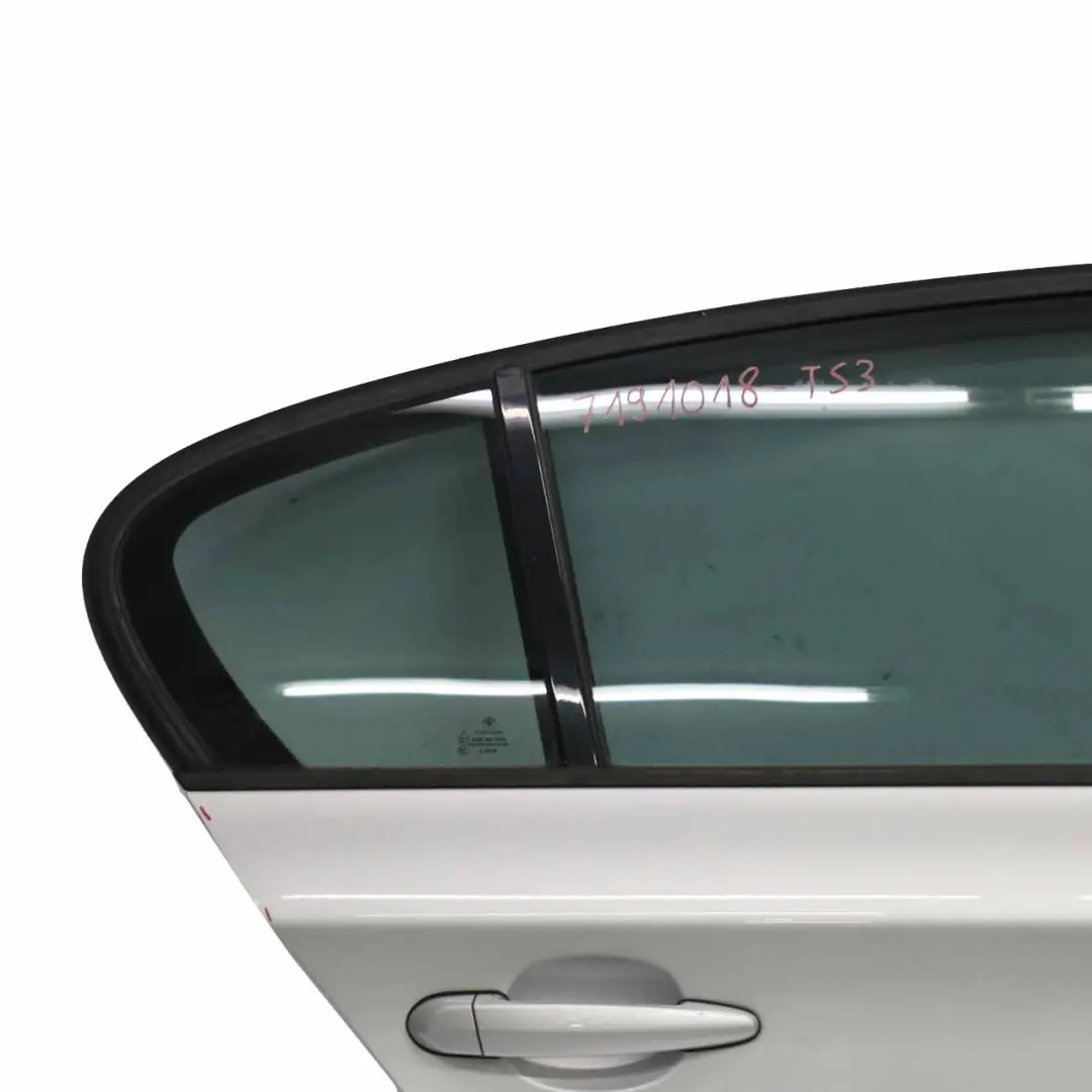 Drzwi Prawe Tylne Tył Titansilber Srebrne do BMW E87 o numerze 7191018 BMW E87 Drzwi Prawe Tylne Tył Titansilber Srebrne - SKU 7191018-TS3 - Numer Części 7191018
