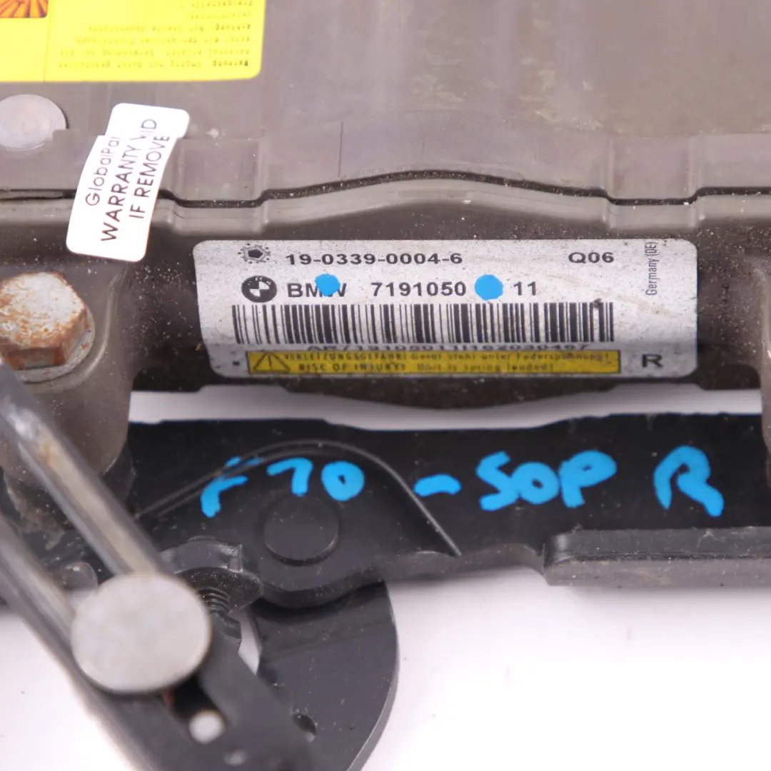 BMW F10 F11 Motorhaubenscharnier Rechts Betätiger Sophistograu Grau - A90 - SKU 7191050-SOP - Teilenummer 7191050