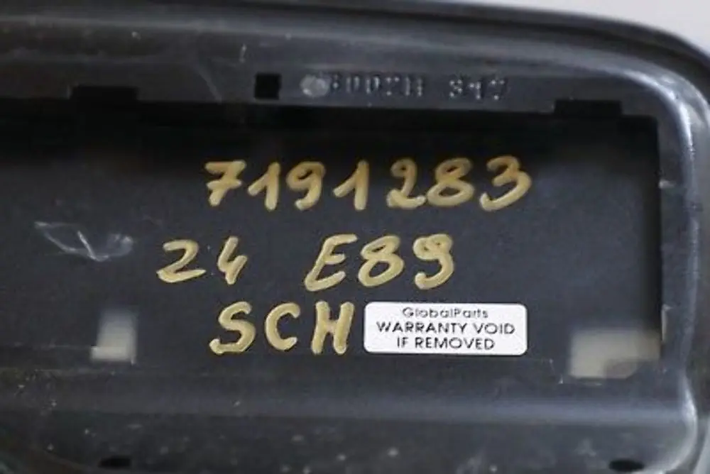 Fill-in Flap Filler Fuel Cover Schwarz 2 to BMW Z4 Series E89 with Part number 7191283 BMW Z4 Series E89 Fill-in Flap Filler Fuel Cover Schwarz 2 - SKU 7191283-SCH - Part number 7191283