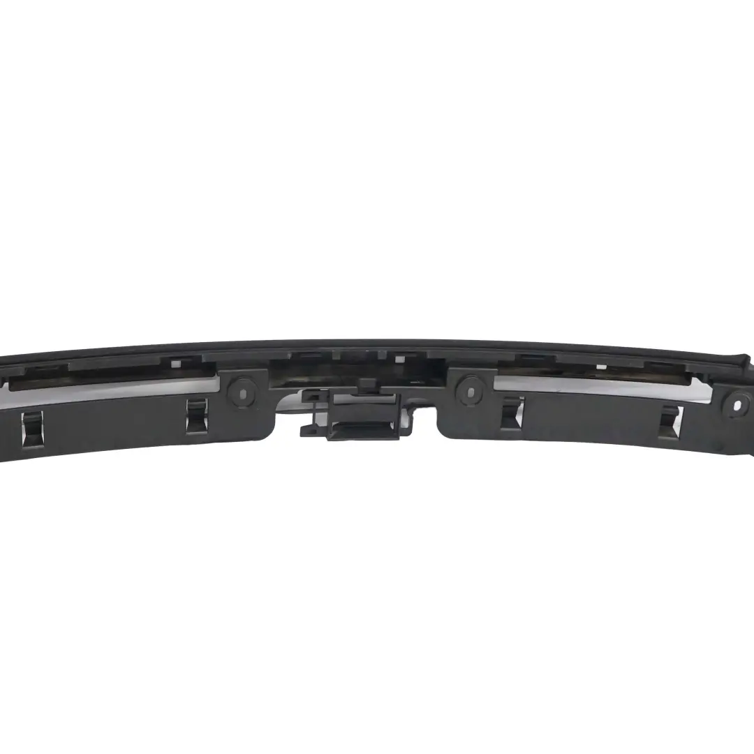 Panel Embellecedor Guia Central Parachoques Trasero Descapotable para BMW E89 con número de pieza 7192042 BMW E89 Panel Embellecedor Guia Central Parachoques Trasero Descapotable - SKU 7192042 - Número de pieza 7192042