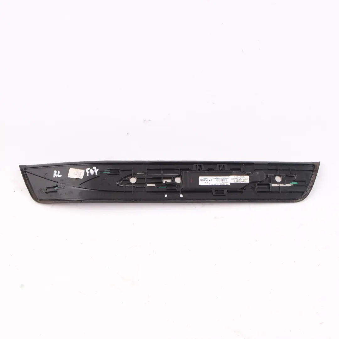  Cache Porte Entrée BMW F07 Bande de panneau de garniture arrière gauche - SKU 7193475 - Numéro de pièce 7193475