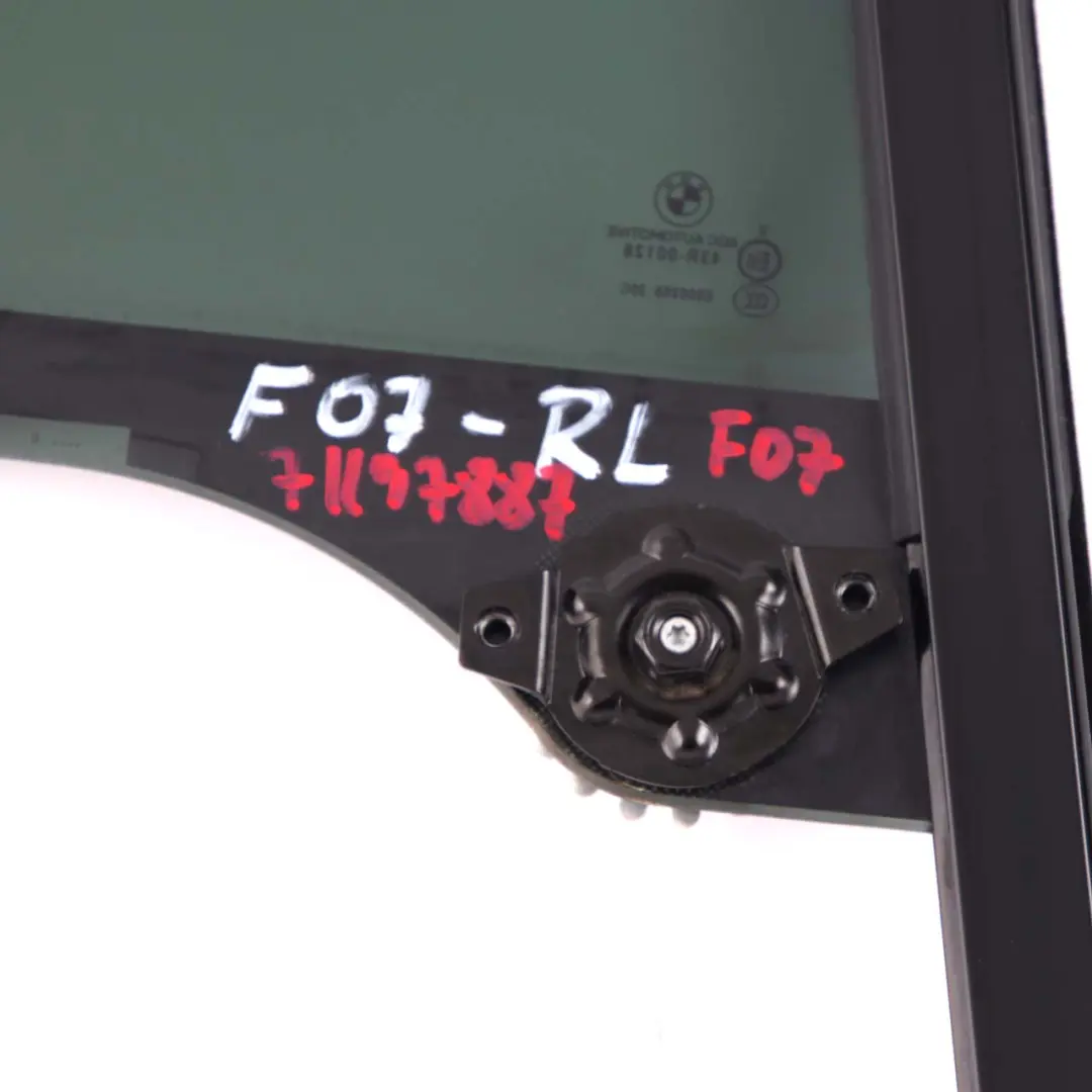 Szyba Boczna Drzwi Lewy Tył Tylna SSG do BMW F07 o numerze 7197887 BMW F07 Szyba Boczna Drzwi Lewy Tył Tylna SSG - SKU 7197887 - Numer Części 7197887