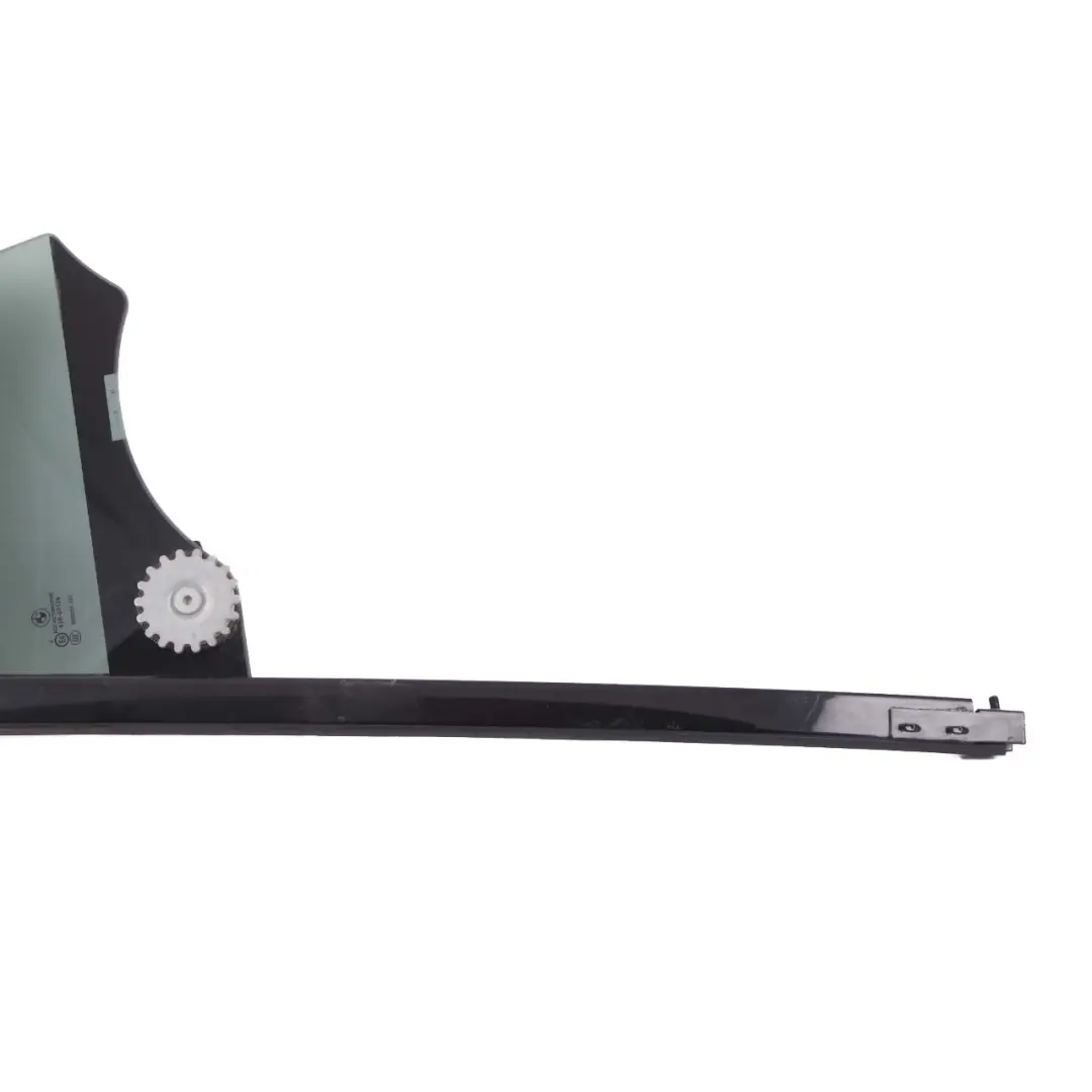 Vetro laterale BMW F07 Verde fisso oscurato Porta posteriore sinistra SSG per con numero di parte 7197887 Vetro laterale BMW F07 Verde fisso oscurato Porta posteriore sinistra SSG - SKU 7197887 - Numero di parte 7197887