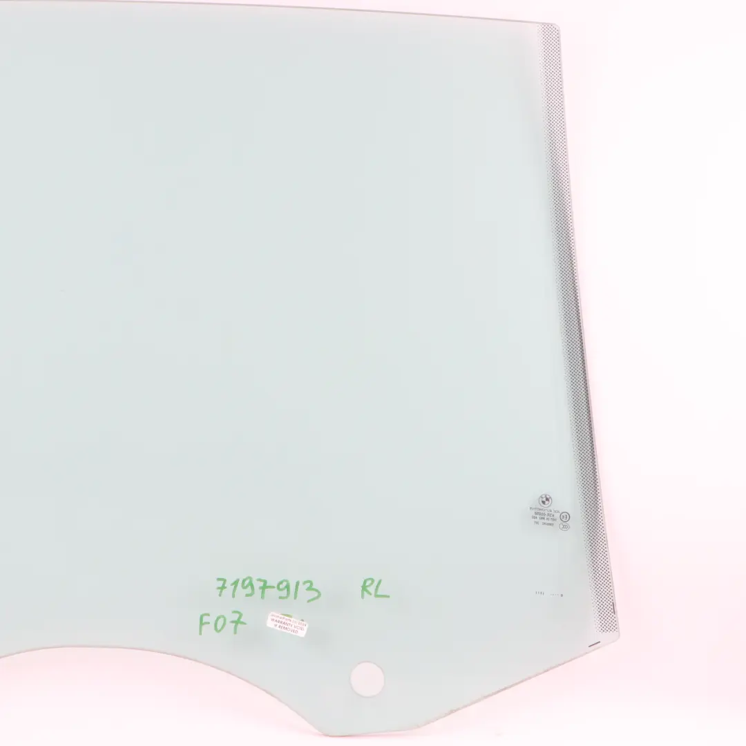 Vetro Laterale Posteriore Sinistro Porta AS2 Verde per BMW F07 GT con numero di parte 7197913 BMW F07 GT Vetro Laterale Posteriore Sinistro Porta AS2 Verde - SKU 7197913 - Numero di parte 7197913