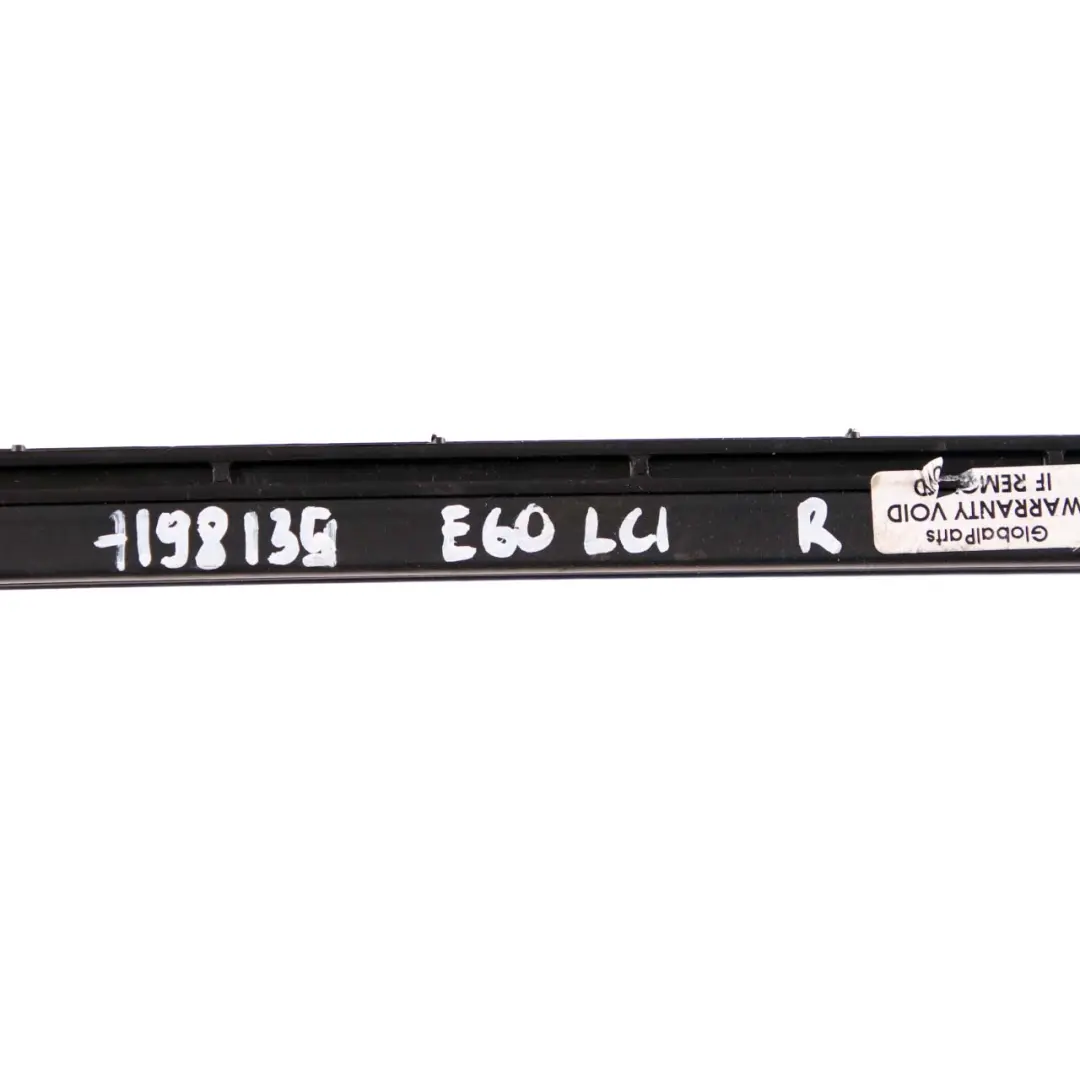 Tira Moldura Techo Solar Goma Derecha para BMW E60 E65 con número de pieza 7198135 BMW E60 E65 Tira Moldura Techo Solar Goma Derecha - SKU 7198135 - Número de pieza 7198135