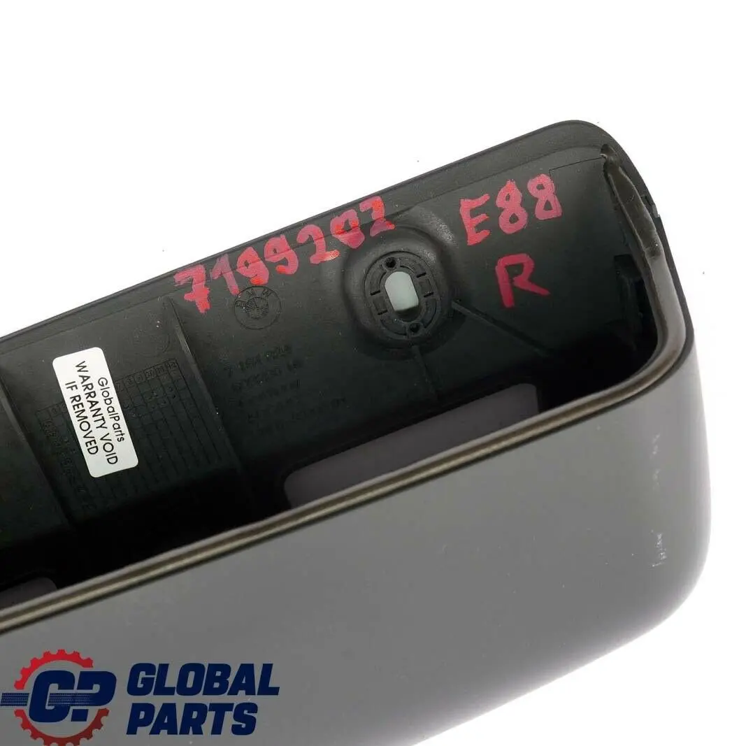 Embellecedor Panel Proteccion Antivuelco Delantero Derecho 7164824 para BMW E88 con número de pieza 7199202 BMW E88 Embellecedor Panel Proteccion Antivuelco Delantero Derecho 7164824 - SKU 7199202 - Número de pieza 7199202