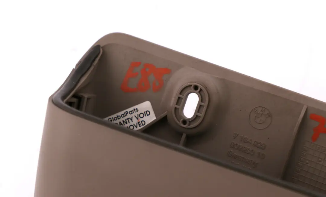 Embellecedor Panel Proteccion Antivuelco Delantero Izquierdo GREIGE87 para BMW E88 con número de pieza 7199205 BMW E88 Embellecedor Panel Proteccion Antivuelco Delantero Izquierdo GREIGE87 - SKU 7199205 - Número de pieza 7199205