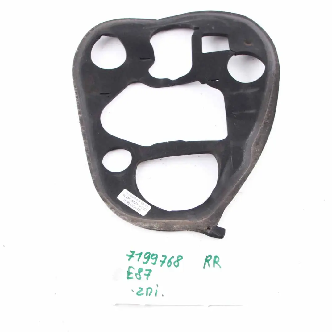 Uszczelka Osłona Tylnej Lampy Prawa do BMW E81 E87 o numerze 7199768 BMW E81 E87 Uszczelka Osłona Tylnej Lampy Prawa - SKU 7199768 - Numer Części 7199768