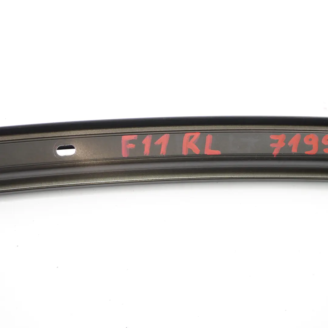 BMW F11 Touring Ventana Guía Trasera Izquierda Cubierta Recorte Negro - SKU 7199777 - Número de pieza 7199777