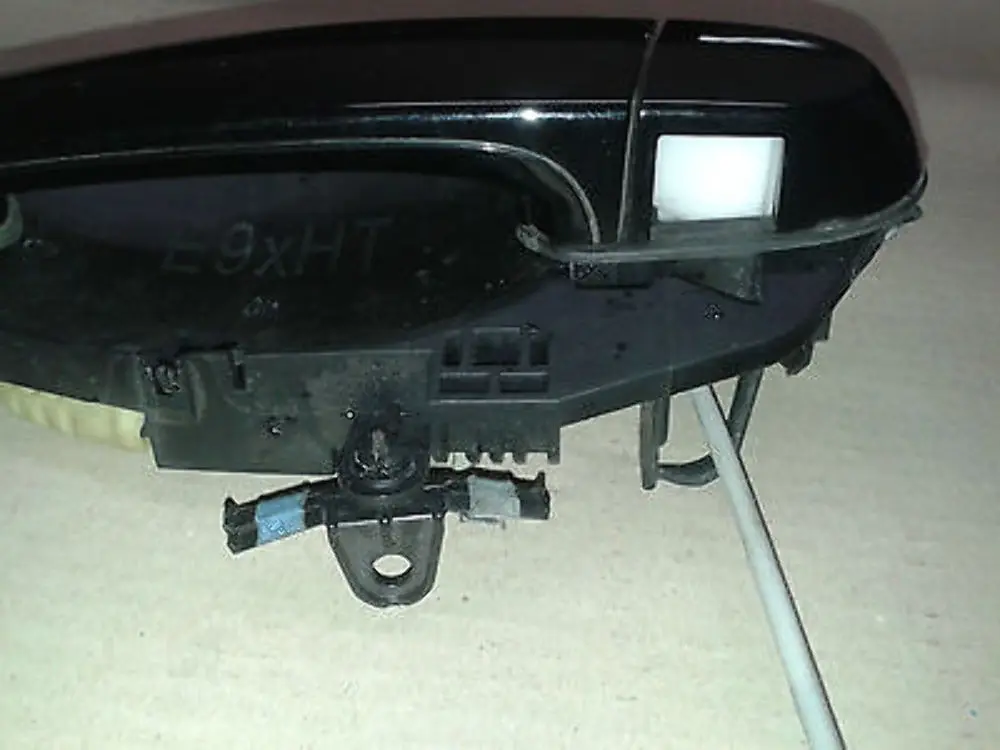 complete grab handle black sapphire left N/S to BMW 3 Series E90 E91 with Part number 7199835 BMW 3 Series E90 E91 complete grab handle black sapphire left N/S - SKU 7199835-BS - Part number 7199835