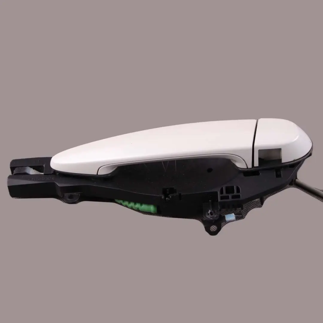 Complete Grab Handle Left N/S Mineralweiss Mineral White A96 to BMW 3 E90 E91 with Part number 7199835 BMW 3 E90 E91 Complete Grab Handle Left N/S Mineralweiss Mineral White A96 - SKU 7199835-MW - Part number 7199835