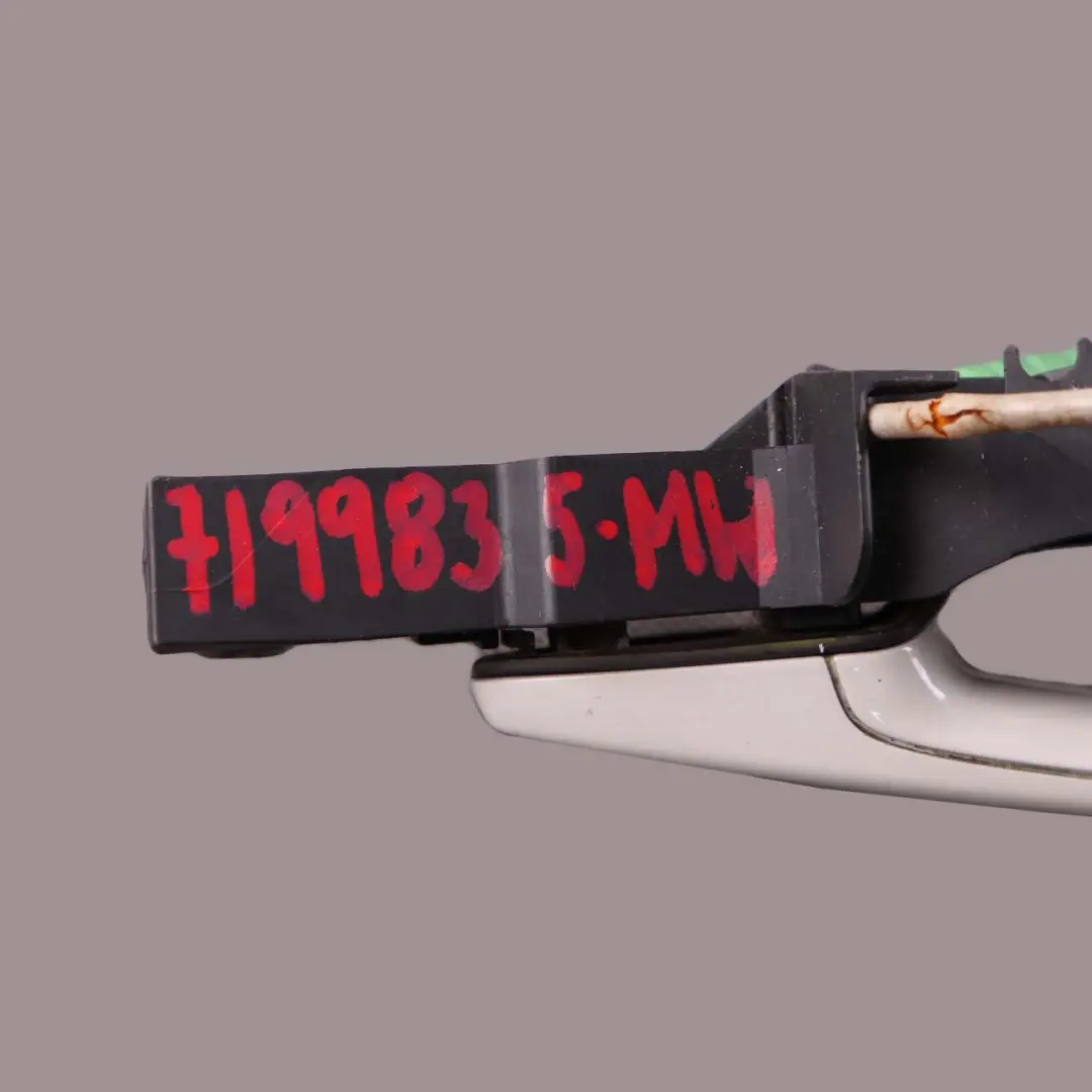 Complete Grab Handle Left N/S Mineralweiss Mineral White A96 to BMW 3 E90 E91 with Part number 7199835 BMW 3 E90 E91 Complete Grab Handle Left N/S Mineralweiss Mineral White A96 - SKU 7199835-MW - Part number 7199835