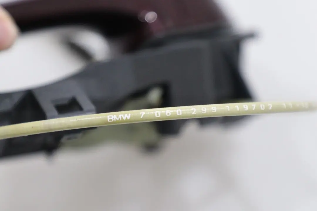 Complete Grab Handle Right Door Rear O/S Barberarot Red to BMW 3 Series E90 E91 with Part number 7199840 BMW 3 Series E90 E91 Complete Grab Handle Right Door Rear O/S Barberarot Red - SKU 7199840-BAR - Part number 7199840