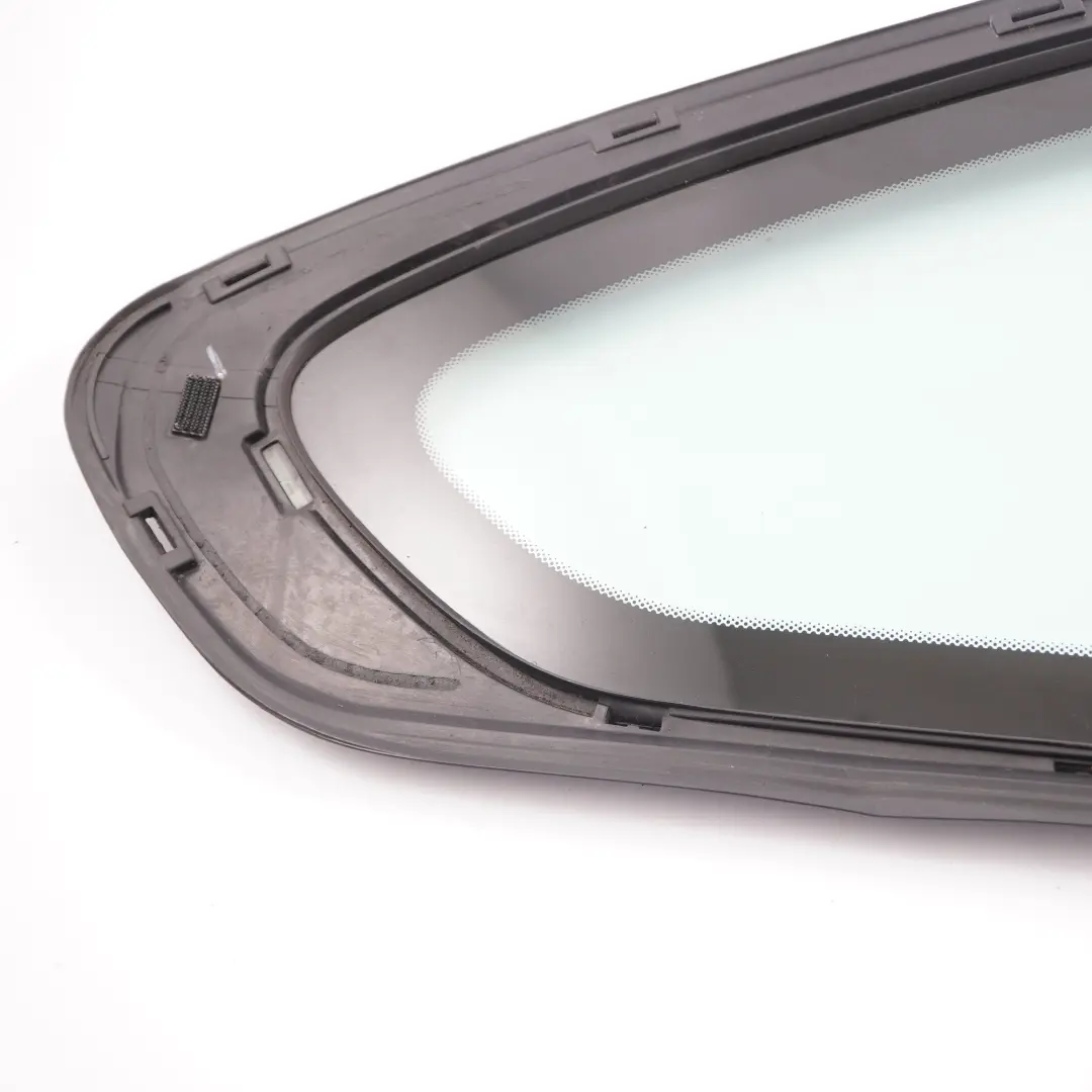 Vitre de custode Vitrage arrière droit Vert AS2 pour BMW F13 à propos du numéro de pièce 7199950 BMW F13 Vitre de custode Vitrage arrière droit Vert AS2 - SKU 7199950 - Numéro de pièce 7199950