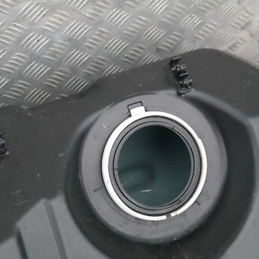 *BMW 5 er E61 Diesel 520d 525d 530d 535d Kraftstofftank Diesel für mit Teilenummer 7200084 *BMW 5 er E61 Diesel 520d 525d 530d 535d Kraftstofftank Diesel - SKU 7200084 - Teilenummer 7200084