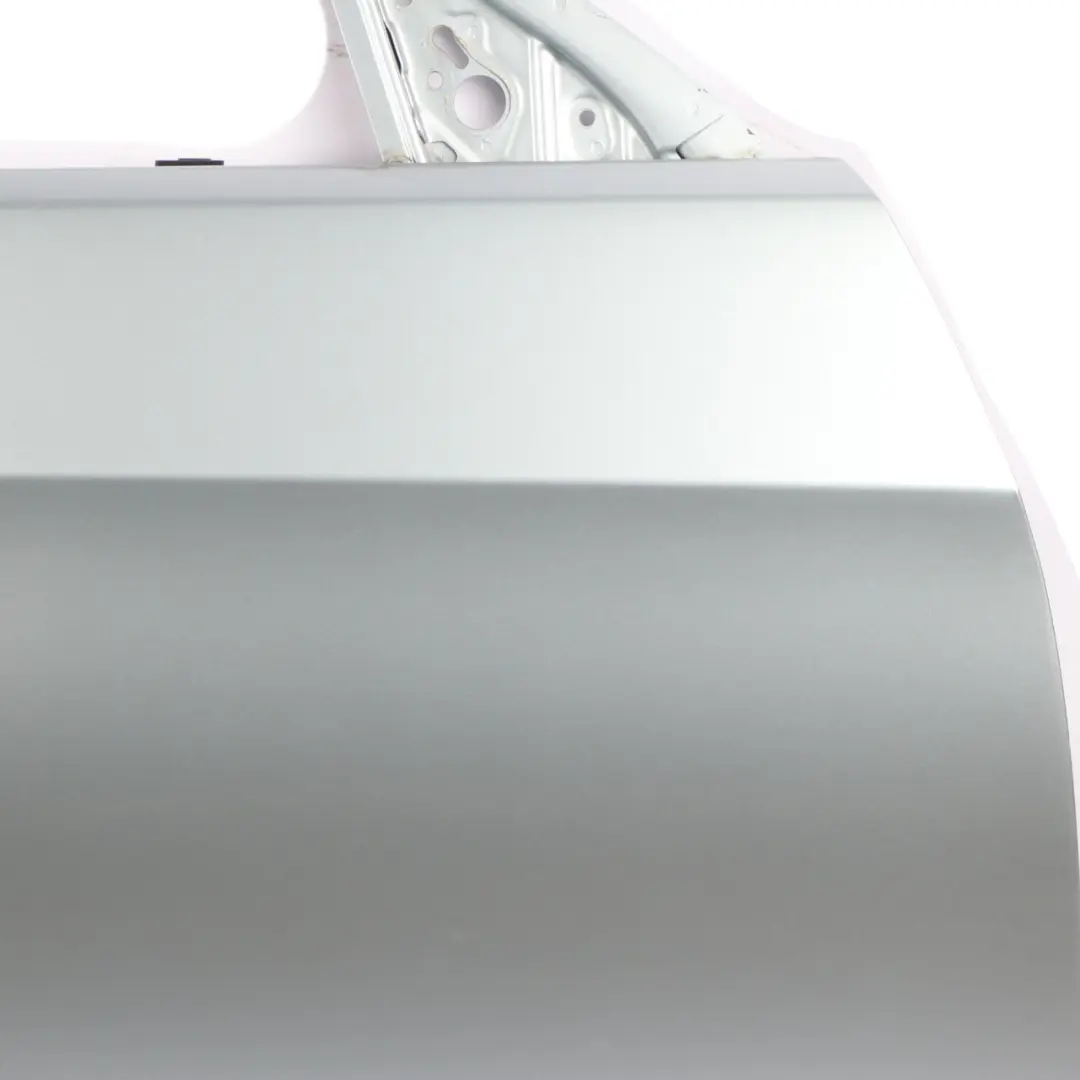 Door Front Right O/S BMW E92 E93 Silverstone II Silver Metallic - A29 to with Part number 7200570 Door Front Right O/S BMW E92 E93 Silverstone II Silver Metallic - A29 - SKU 7200570-SIL - Part number 7200570