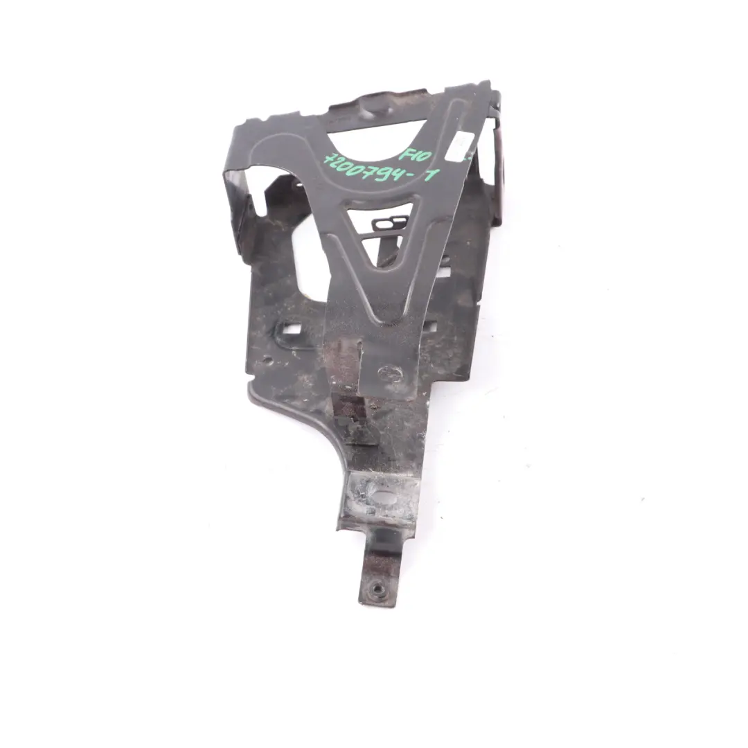 Wspornik Mocowanie Okular Lampy Prawy do BMW F10 F11 o numerze 7200794 BMW F10 F11 Wspornik Mocowanie Okular Lampy Prawy - SKU 7200794-1 - Numer Części 7200794