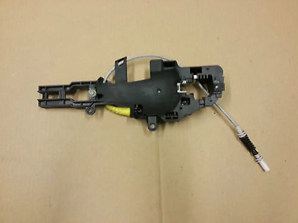 Tirador Exterior Puerta Izquierda delantera trasera para BMW E81 E82 E87 E88 con número de pieza 7200935 BMW E81 E82 E87 E88 Tirador Exterior Puerta Izquierda delantera trasera - SKU 7200935-1 - Número de pieza 7200935