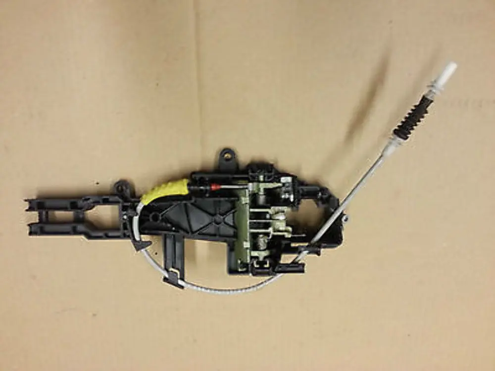 BMW 1 SERIES E81 E82 E87 E88 Carrier Outside Door Handle Left front rear N/S - SKU 7200935-1 - Part number 7200935