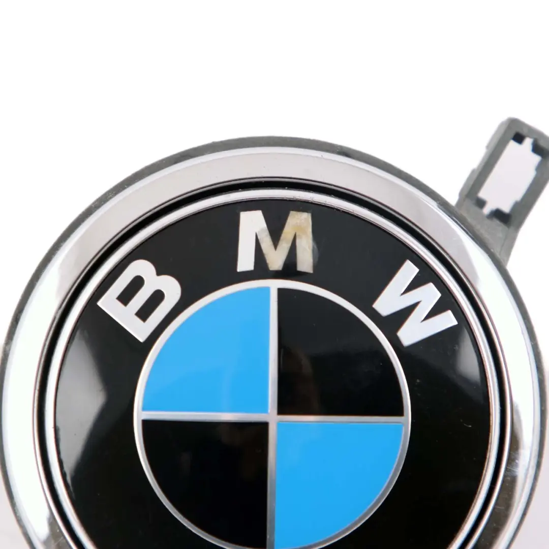 Emblem Blue Button Tailgate Badge Open Opening to BMW 1 Series E81 E87 LCI with Part number 7200938 BMW 1 Series E81 E87 LCI Emblem Blue Button Tailgate Badge Open Opening - SKU 7200938-3 - Part number 7200938