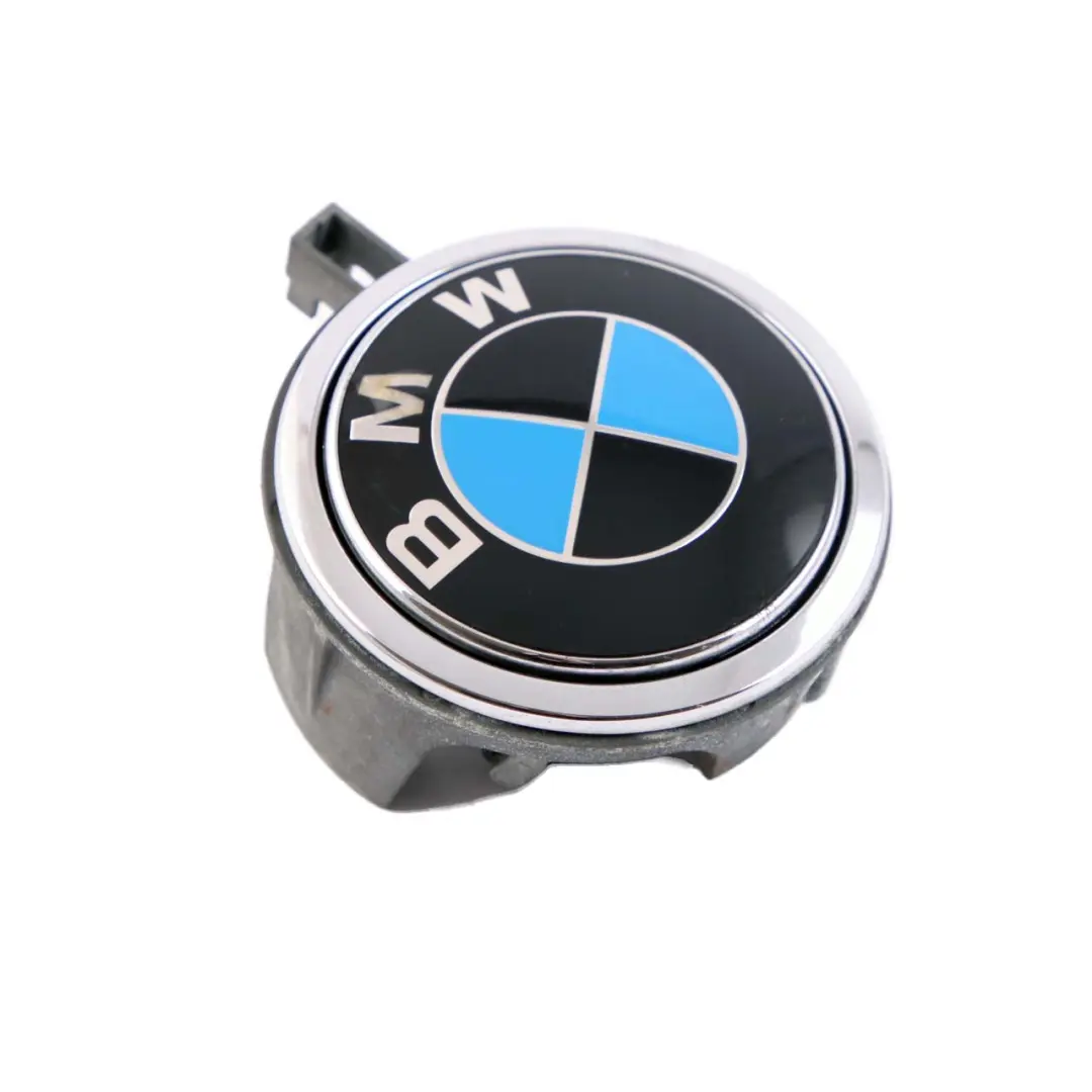 Emblem Blue Button Tailgate Badge Open Opening to BMW 1 Series E81 E87 LCI with Part number 7200938 BMW 1 Series E81 E87 LCI Emblem Blue Button Tailgate Badge Open Opening - SKU 7200938-3 - Part number 7200938
