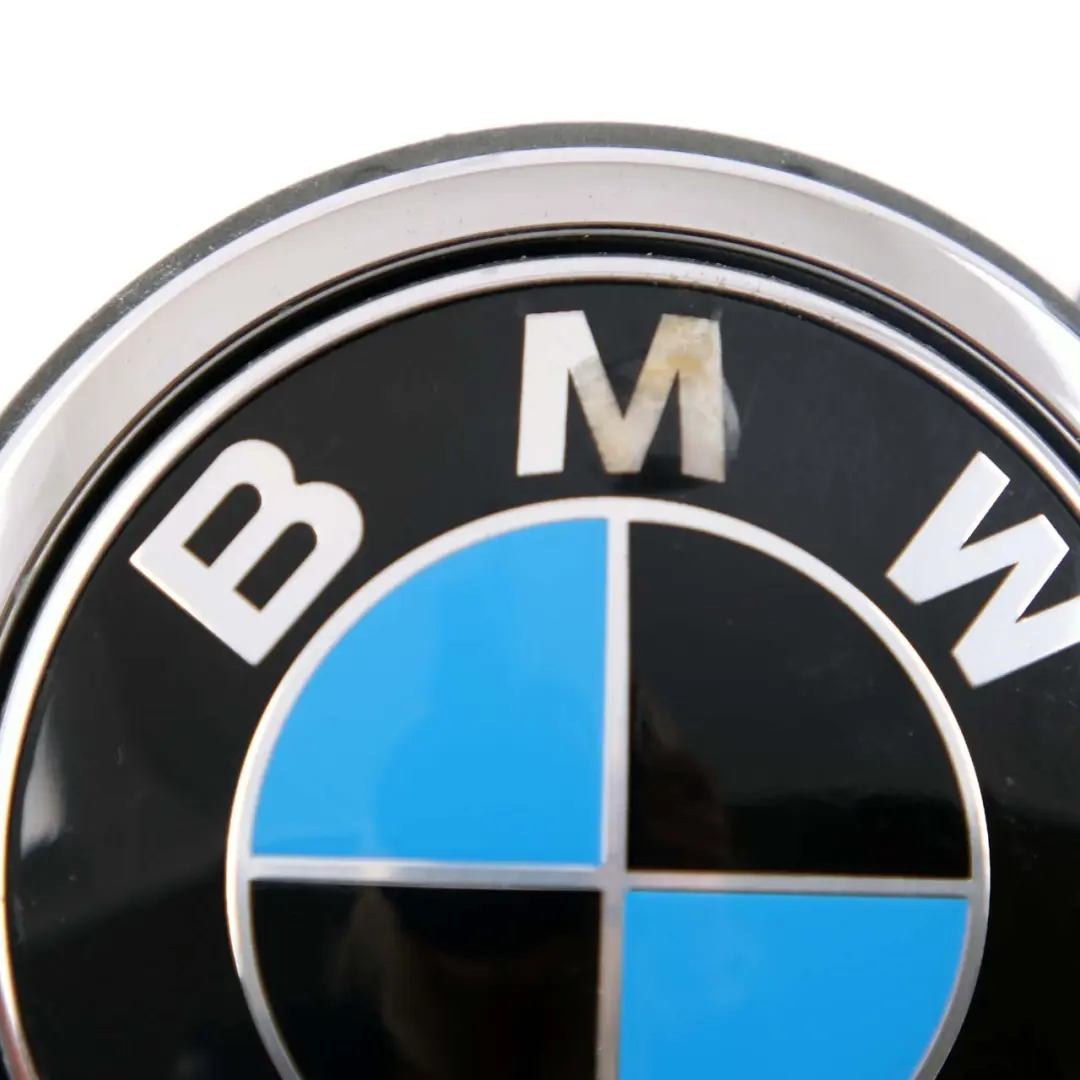 Emblem Blue Button Tailgate Badge Open Opening to BMW 1 Series E81 E87 LCI with Part number 7200938 BMW 1 Series E81 E87 LCI Emblem Blue Button Tailgate Badge Open Opening - SKU 7200938-3 - Part number 7200938