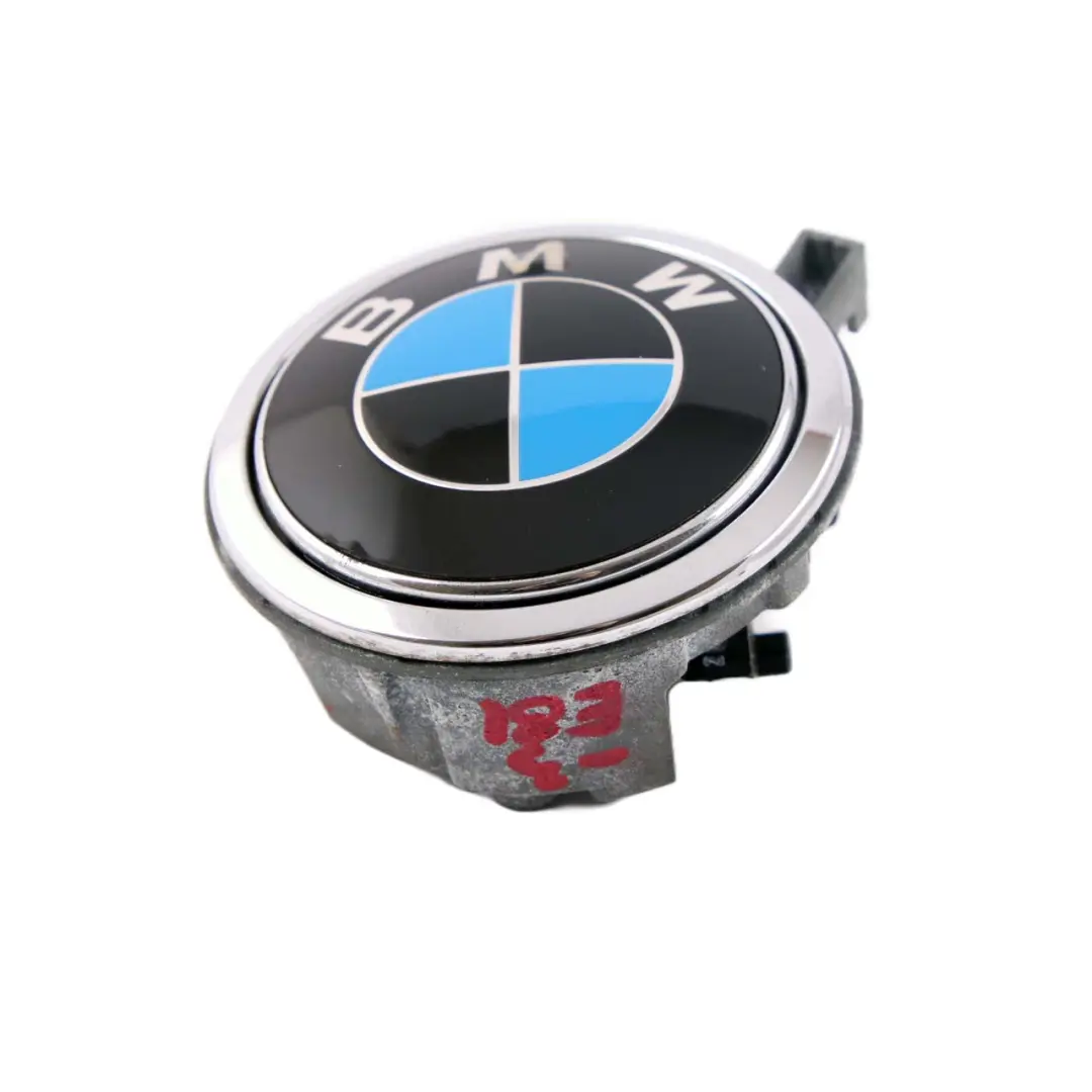 Emblem Blue Button Tailgate Badge Open Opening to BMW 1 Series E81 E87 LCI with Part number 7200938 BMW 1 Series E81 E87 LCI Emblem Blue Button Tailgate Badge Open Opening - SKU 7200938-3 - Part number 7200938