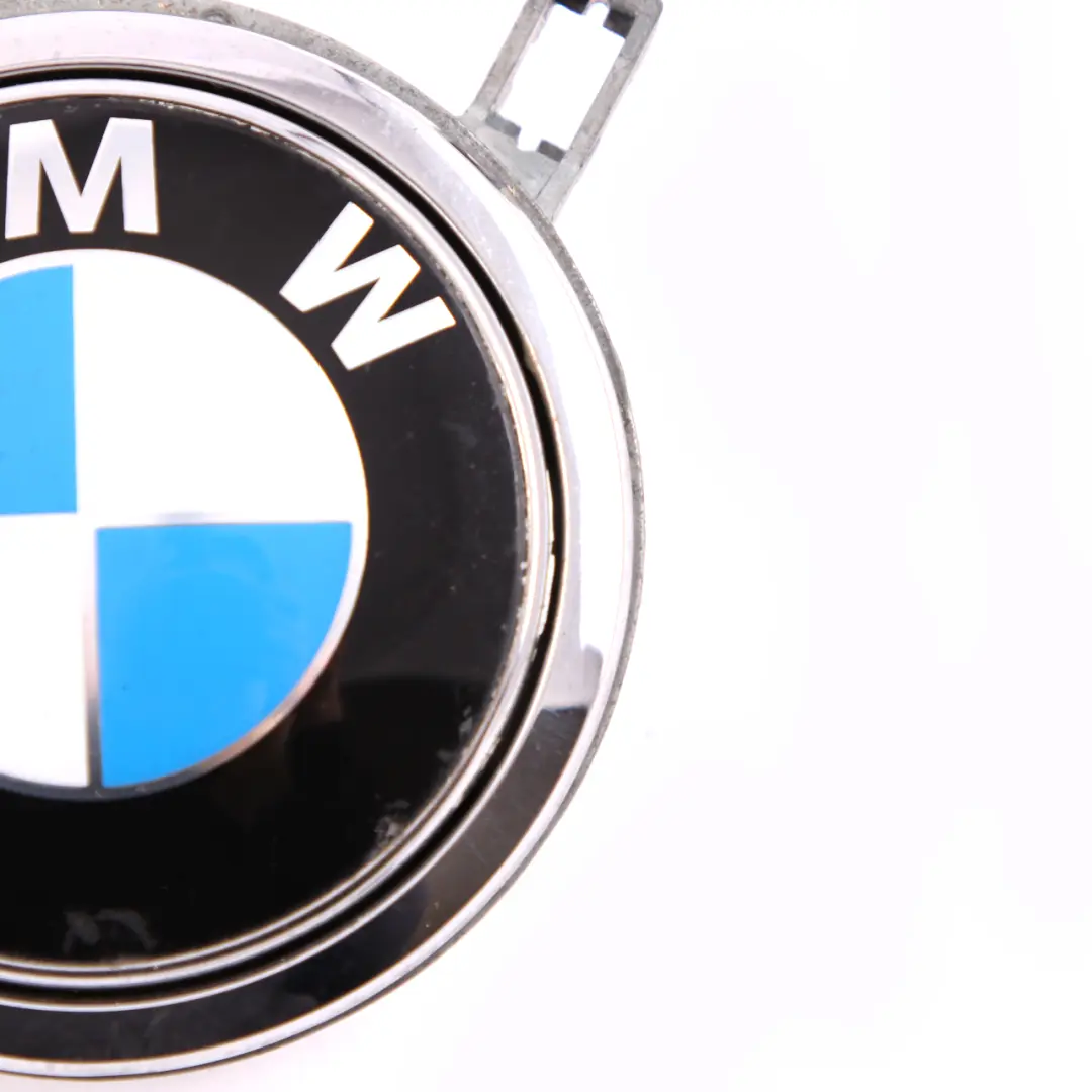 Emblema pulsante portellone apertura per BMW E81 E87 con numero di parte 7200938 BMW E81 E87 Emblema pulsante portellone apertura - SKU 7200938 - Numero di parte 7200938