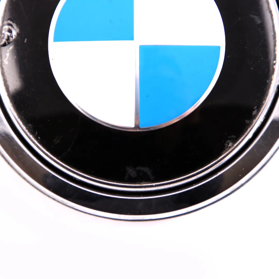 Emblema pulsante portellone apertura per BMW E81 E87 con numero di parte 7200938 BMW E81 E87 Emblema pulsante portellone apertura - SKU 7200938 - Numero di parte 7200938