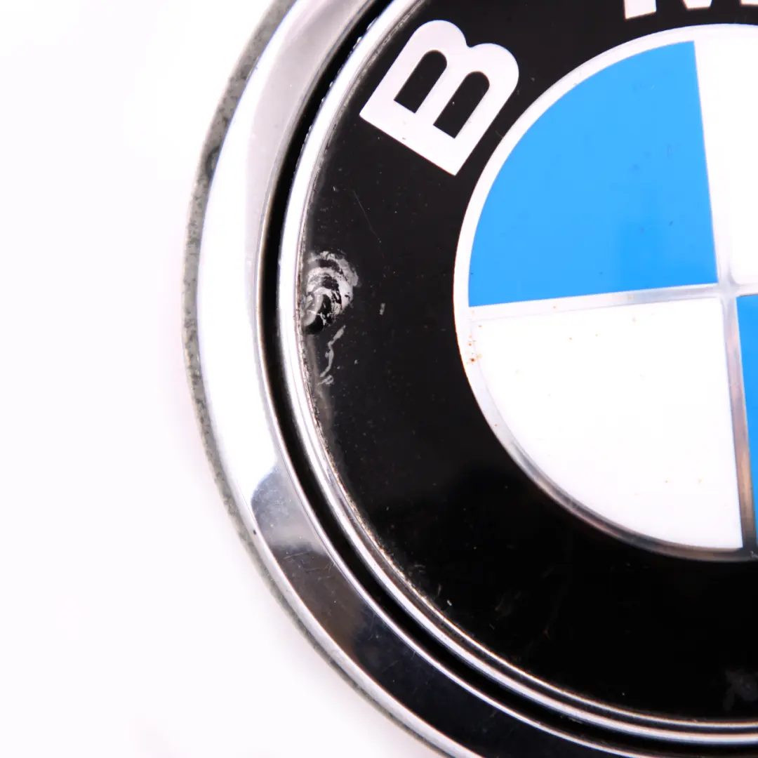 Emblema pulsante portellone apertura per BMW E81 E87 con numero di parte 7200938 BMW E81 E87 Emblema pulsante portellone apertura - SKU 7200938 - Numero di parte 7200938