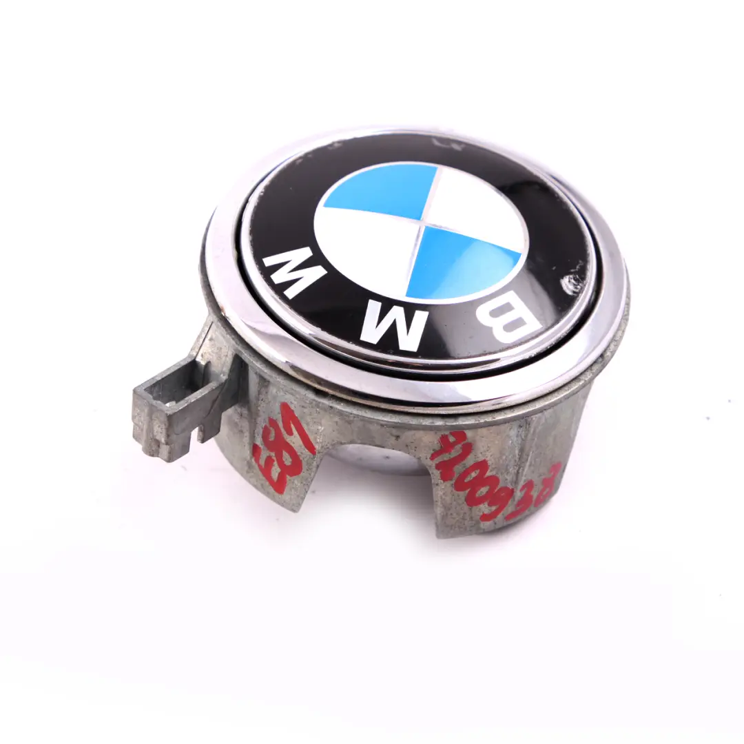 Emblema pulsante portellone apertura per BMW E81 E87 con numero di parte 7200938 BMW E81 E87 Emblema pulsante portellone apertura - SKU 7200938 - Numero di parte 7200938