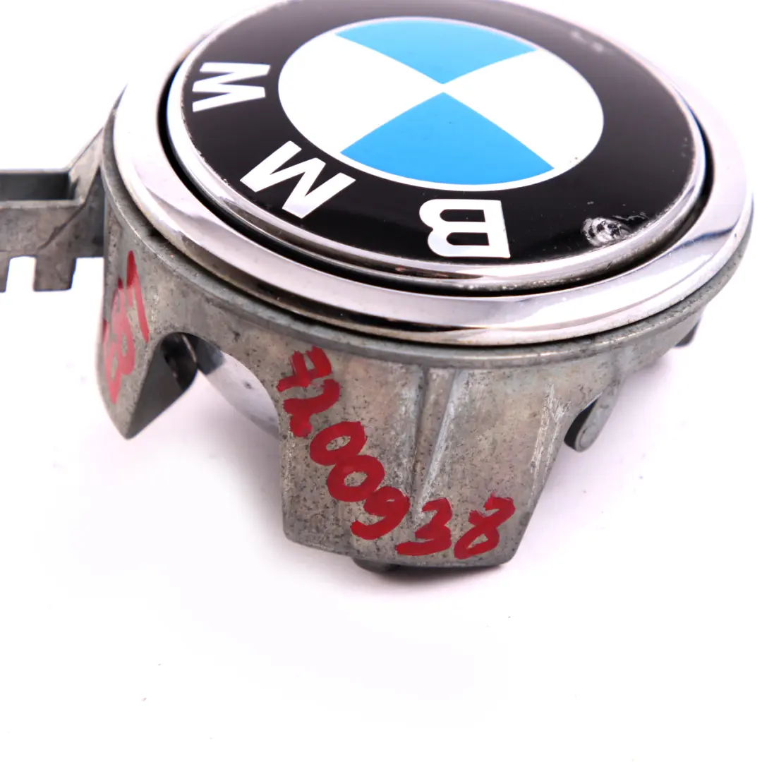 Emblema pulsante portellone apertura per BMW E81 E87 con numero di parte 7200938 BMW E81 E87 Emblema pulsante portellone apertura - SKU 7200938 - Numero di parte 7200938