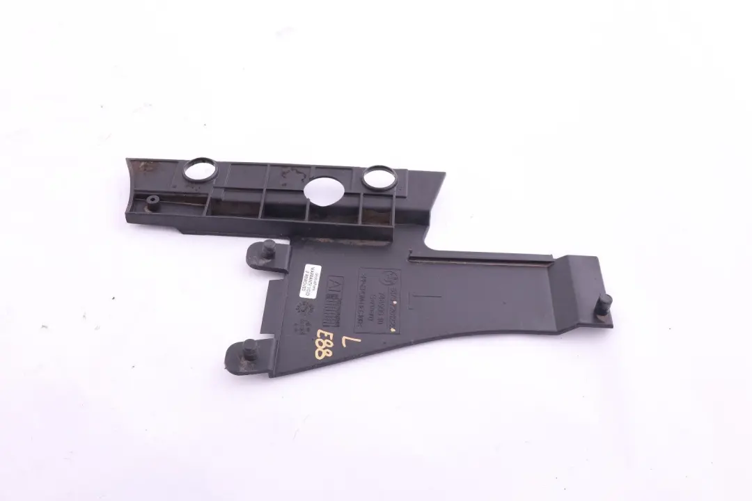 Panel de protección del paso de rueda lateral los bajos vehículo para BMW E88 con número de pieza 7201225 BMW E88 Panel de protección del paso de rueda lateral los bajos vehículo - SKU 7201225 - Número de pieza 7201225