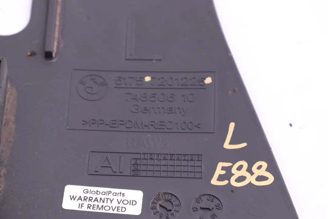 Pannello di copertura passaruota laterale sottoscocca sinistro per BMW 1 E88 con numero di parte 7201225 BMW 1 E88 Pannello di copertura passaruota laterale sottoscocca sinistro - SKU 7201225 - Numero di parte 7201225