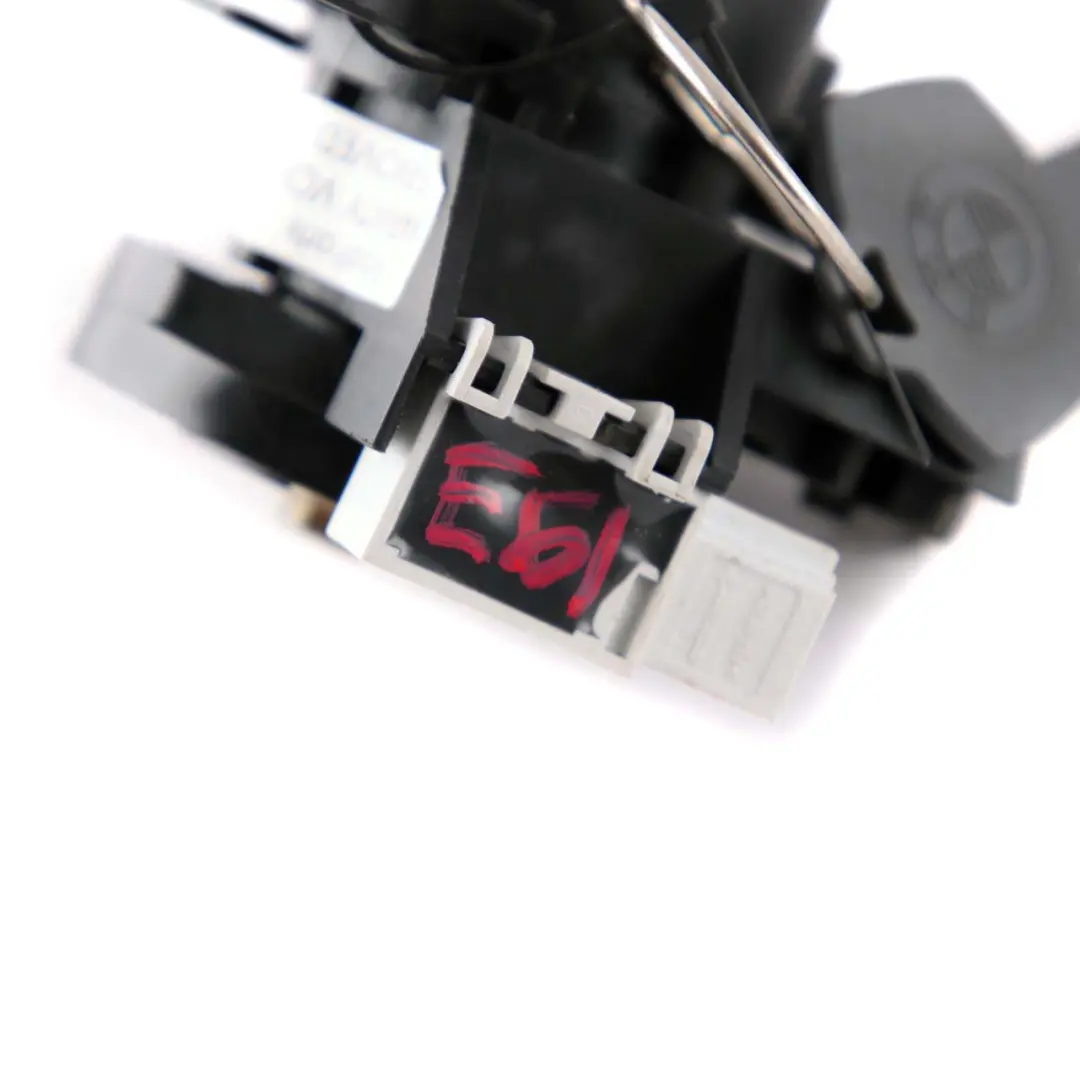 Llave del sistema de cierre del maletero trasero 8241088 para BMW 5 E60 E60N LCI con número de pieza 7201533 BMW 5 E60 E60N LCI Llave del sistema de cierre del maletero trasero 8241088 - SKU 7201533-1 - Número de pieza 7201533