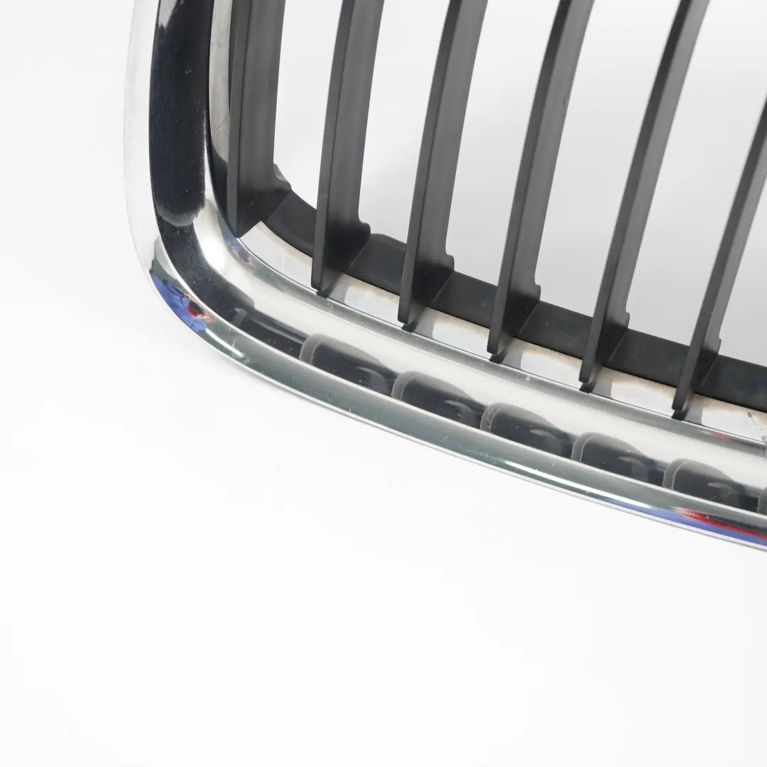 DE90 E91 LCI Grill Nerka Atrapa Lewa Chrom do BMW o numerze 7201967 BMW DE90 E91 LCI Grill Nerka Atrapa Lewa Chrom - SKU 7201967 - Numer Części 7201967